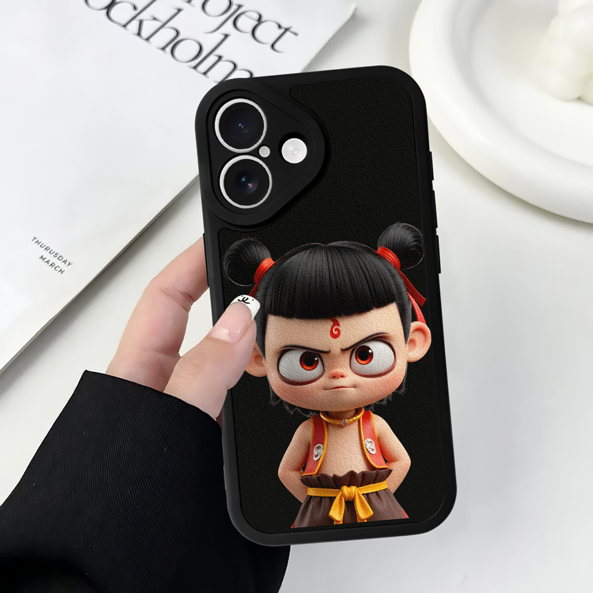 （画像用） Ne Zha 2 ナタ 魔童の大暴れ 【iPhone 16シリーズ対応】シリコンスマホケース（レザー調） 材質：シリコン